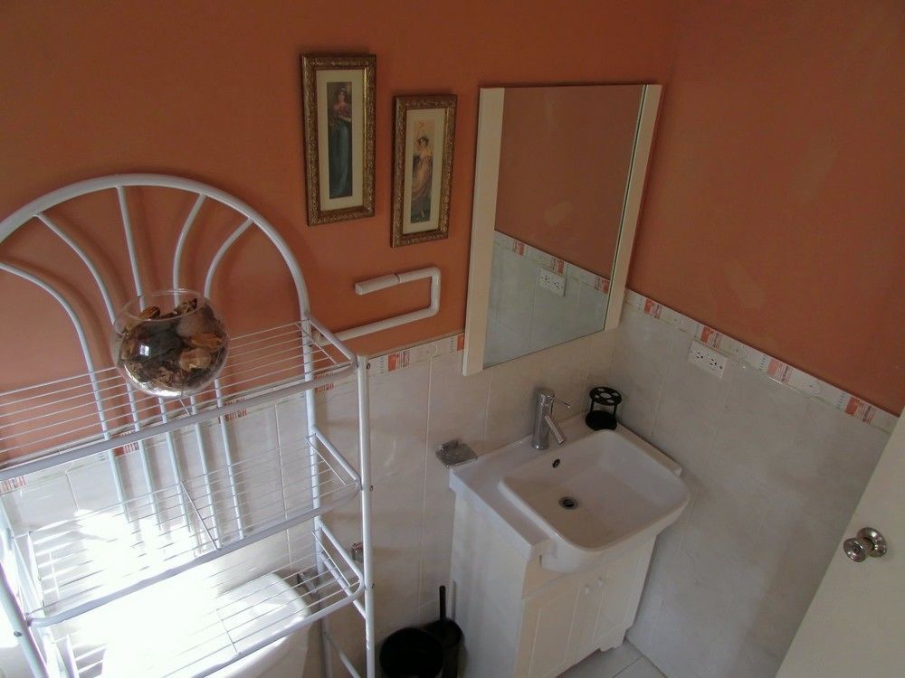 Centrally Located Guest Apartments Kingston Ngoại thất bức ảnh