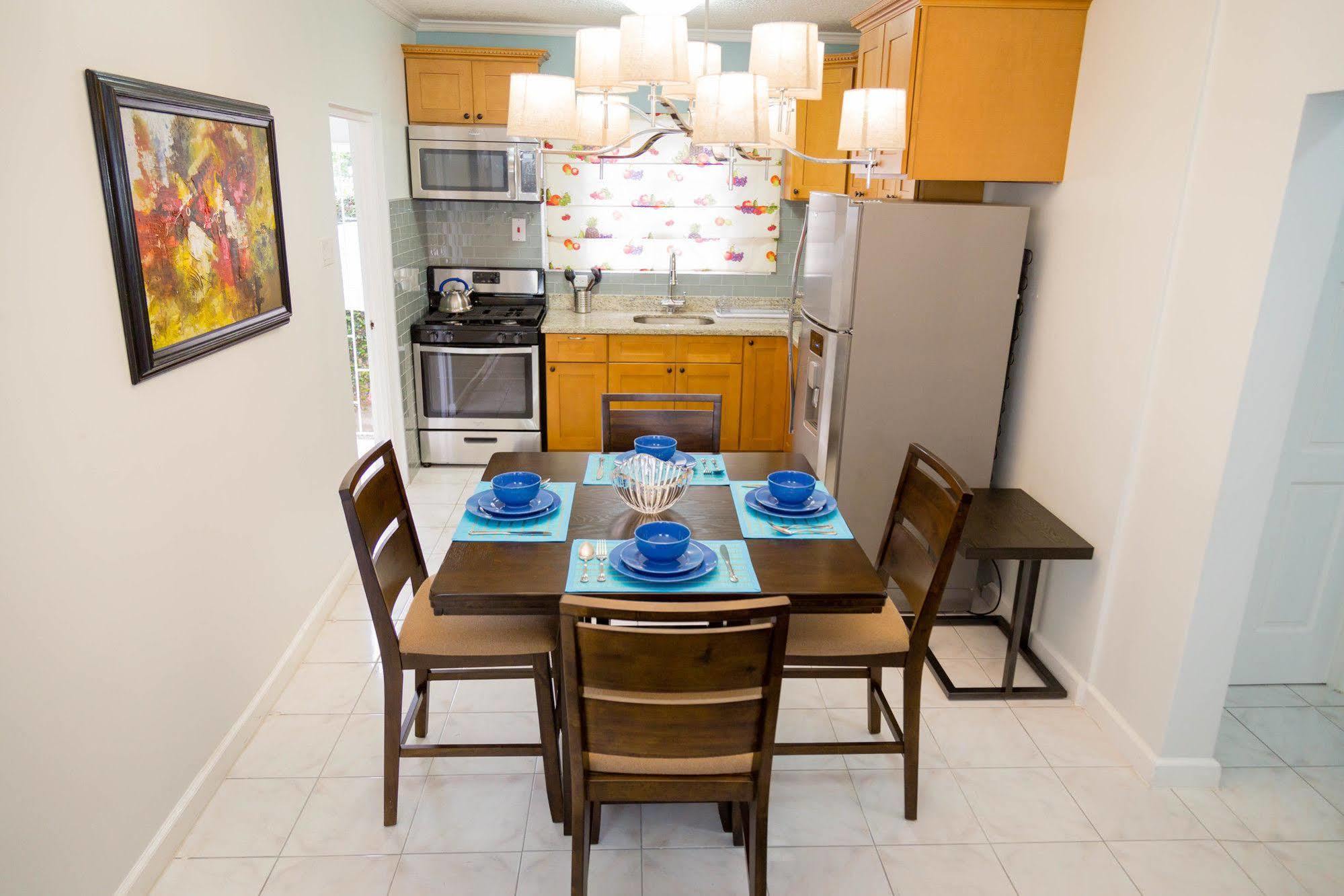 Centrally Located Guest Apartments Kingston Ngoại thất bức ảnh