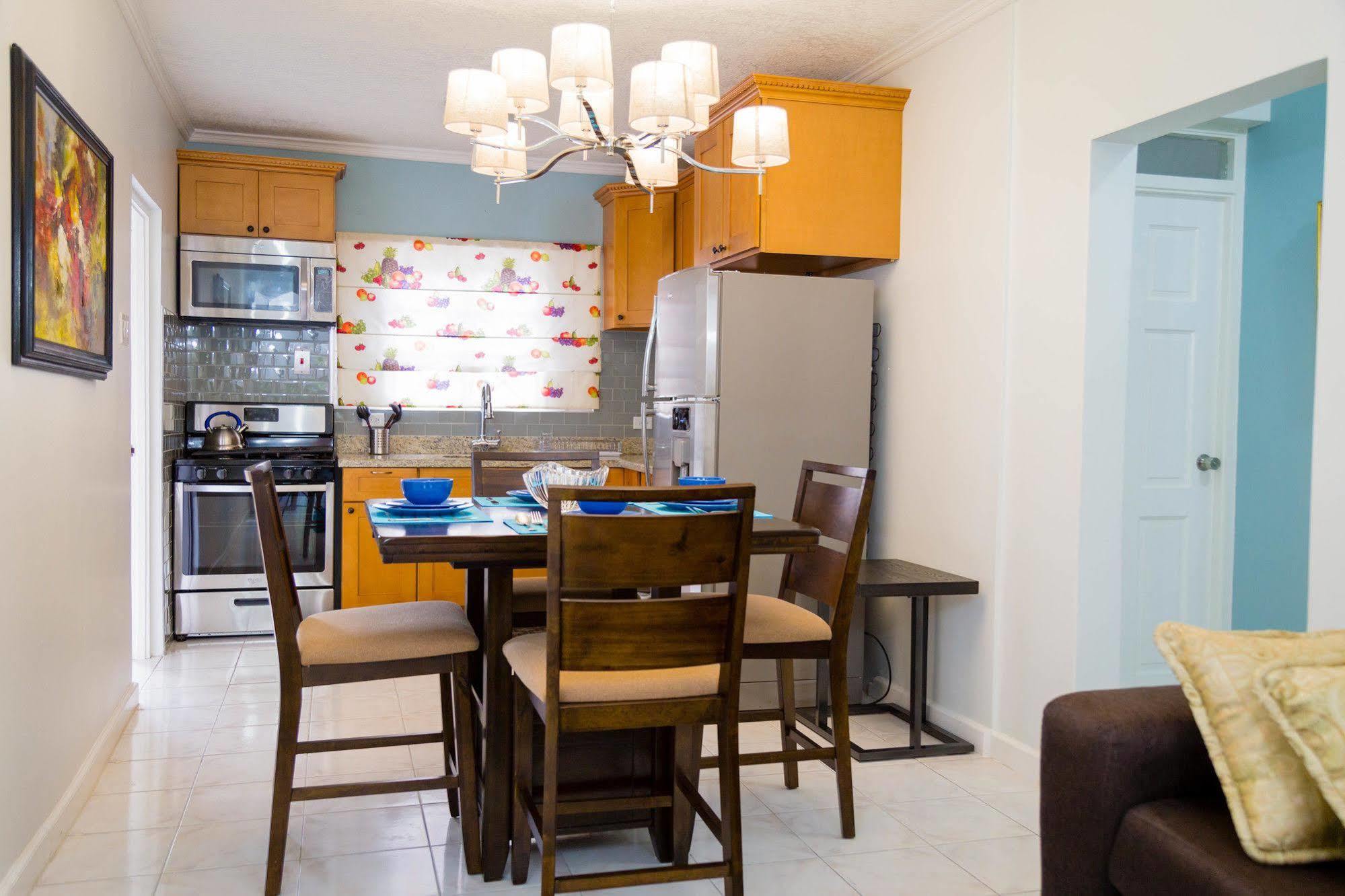 Centrally Located Guest Apartments Kingston Ngoại thất bức ảnh