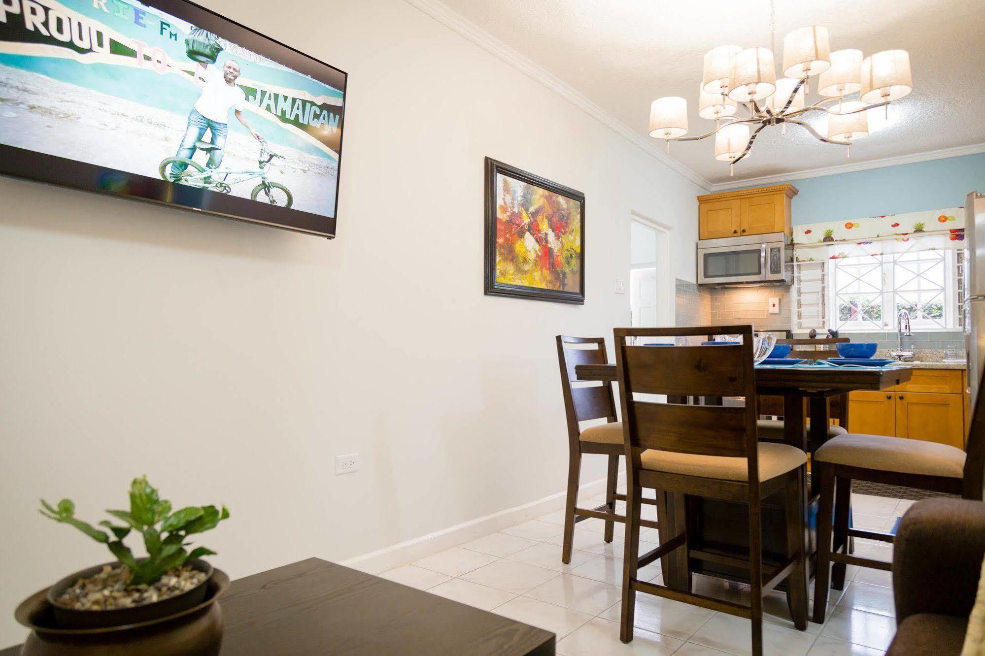 Centrally Located Guest Apartments Kingston Ngoại thất bức ảnh