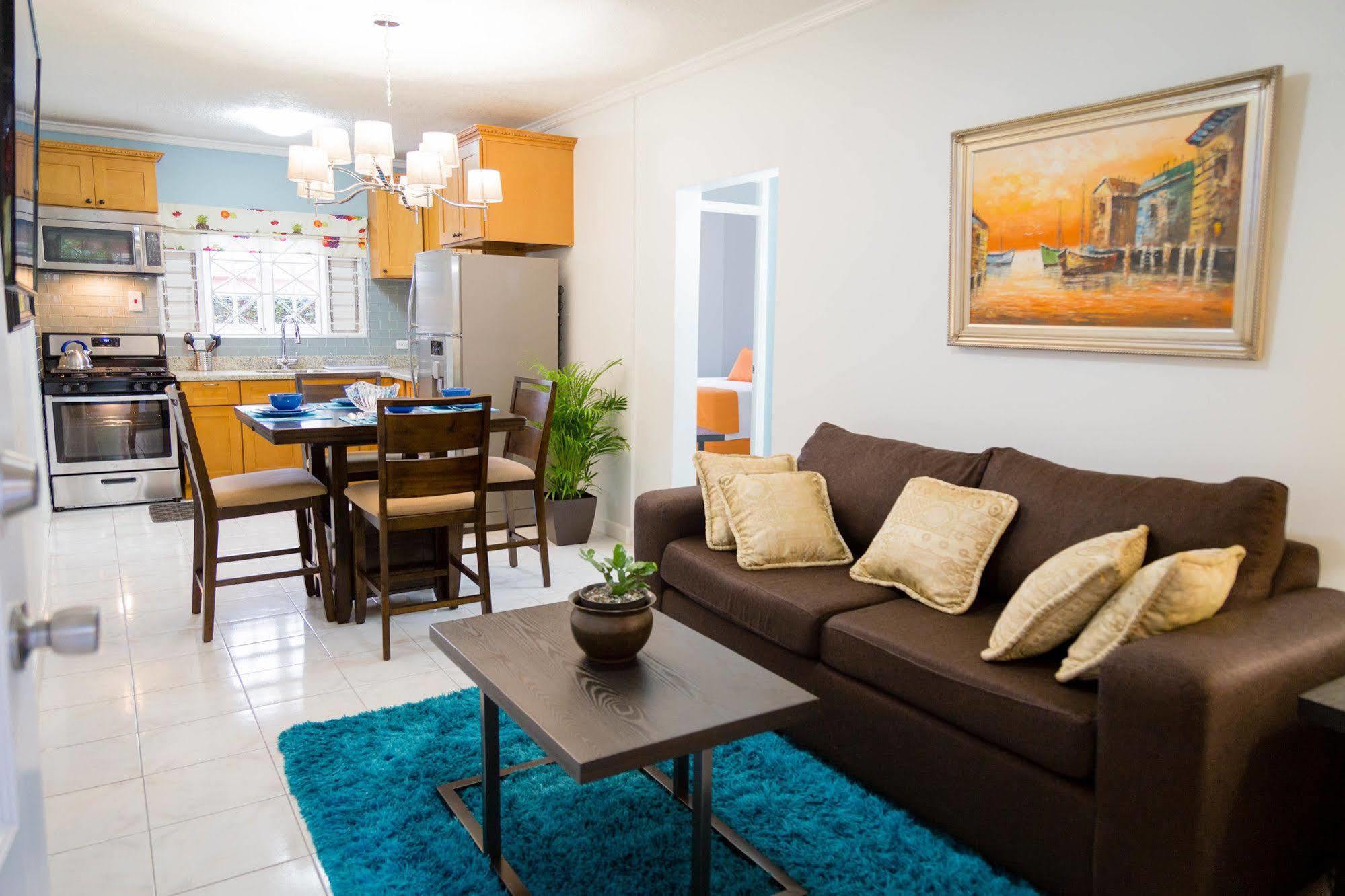 Centrally Located Guest Apartments Kingston Ngoại thất bức ảnh