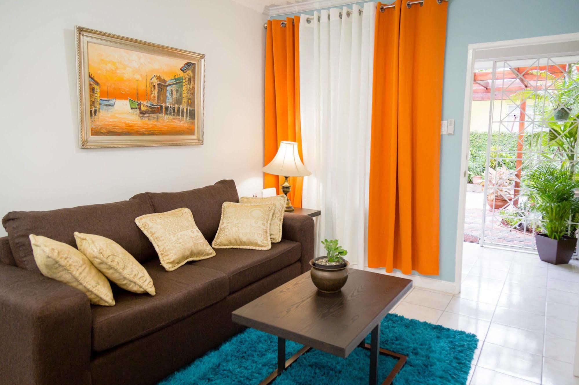 Centrally Located Guest Apartments Kingston Ngoại thất bức ảnh