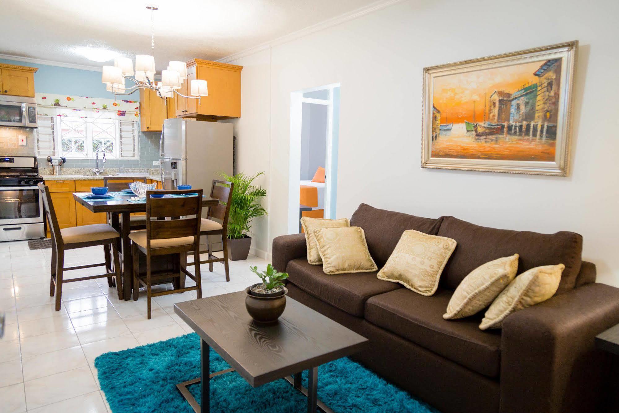 Centrally Located Guest Apartments Kingston Ngoại thất bức ảnh