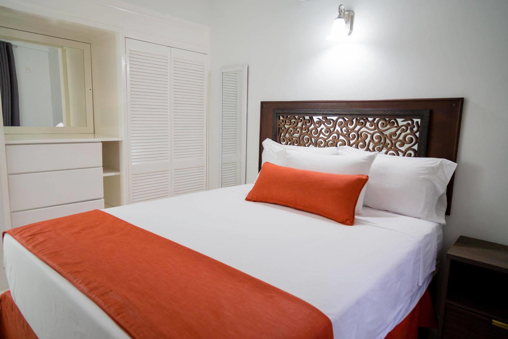Centrally Located Guest Apartments Kingston Ngoại thất bức ảnh