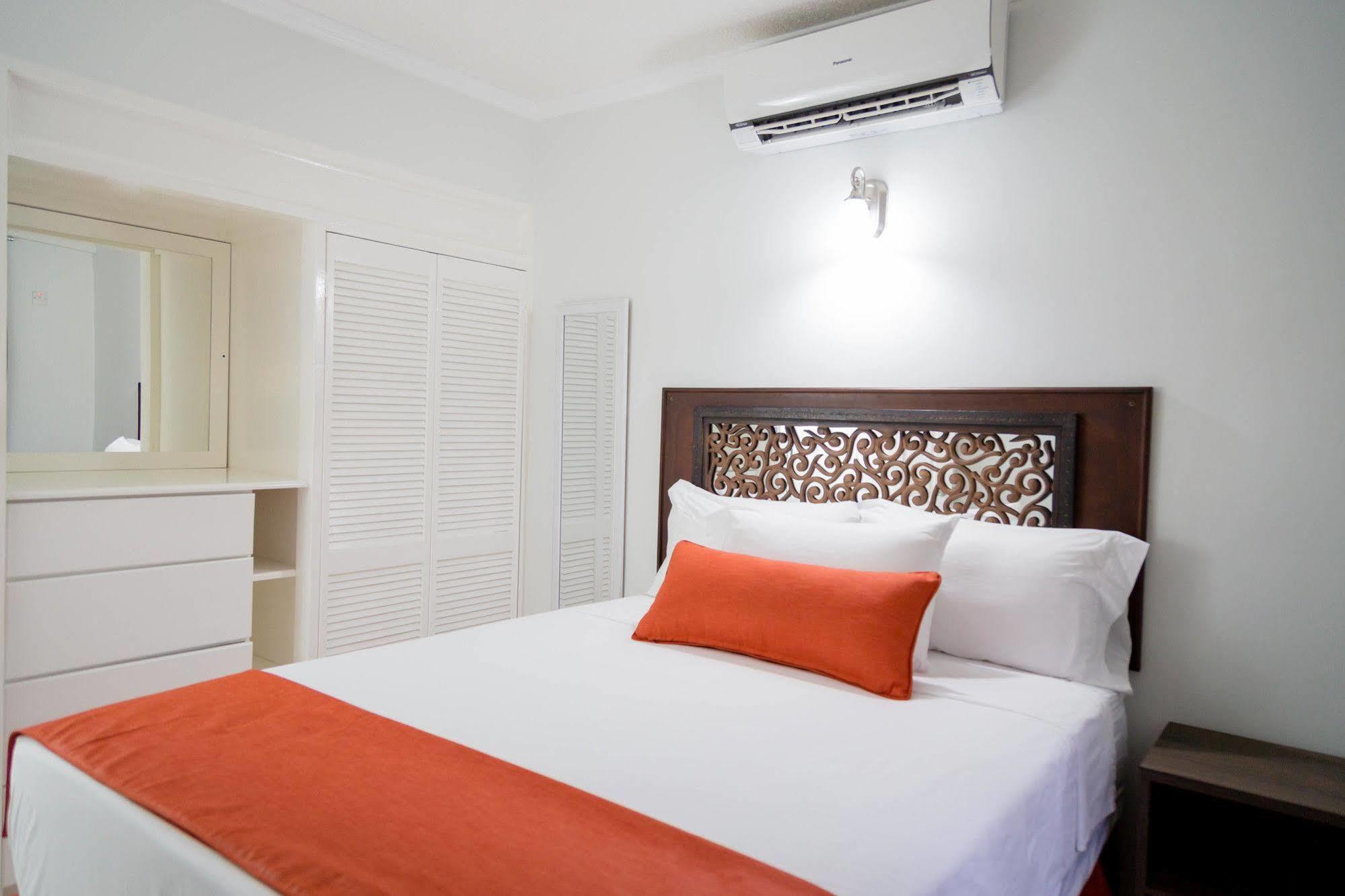 Centrally Located Guest Apartments Kingston Ngoại thất bức ảnh