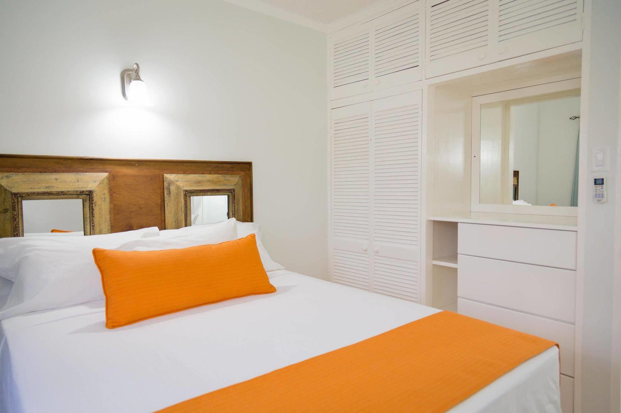 Centrally Located Guest Apartments Kingston Ngoại thất bức ảnh