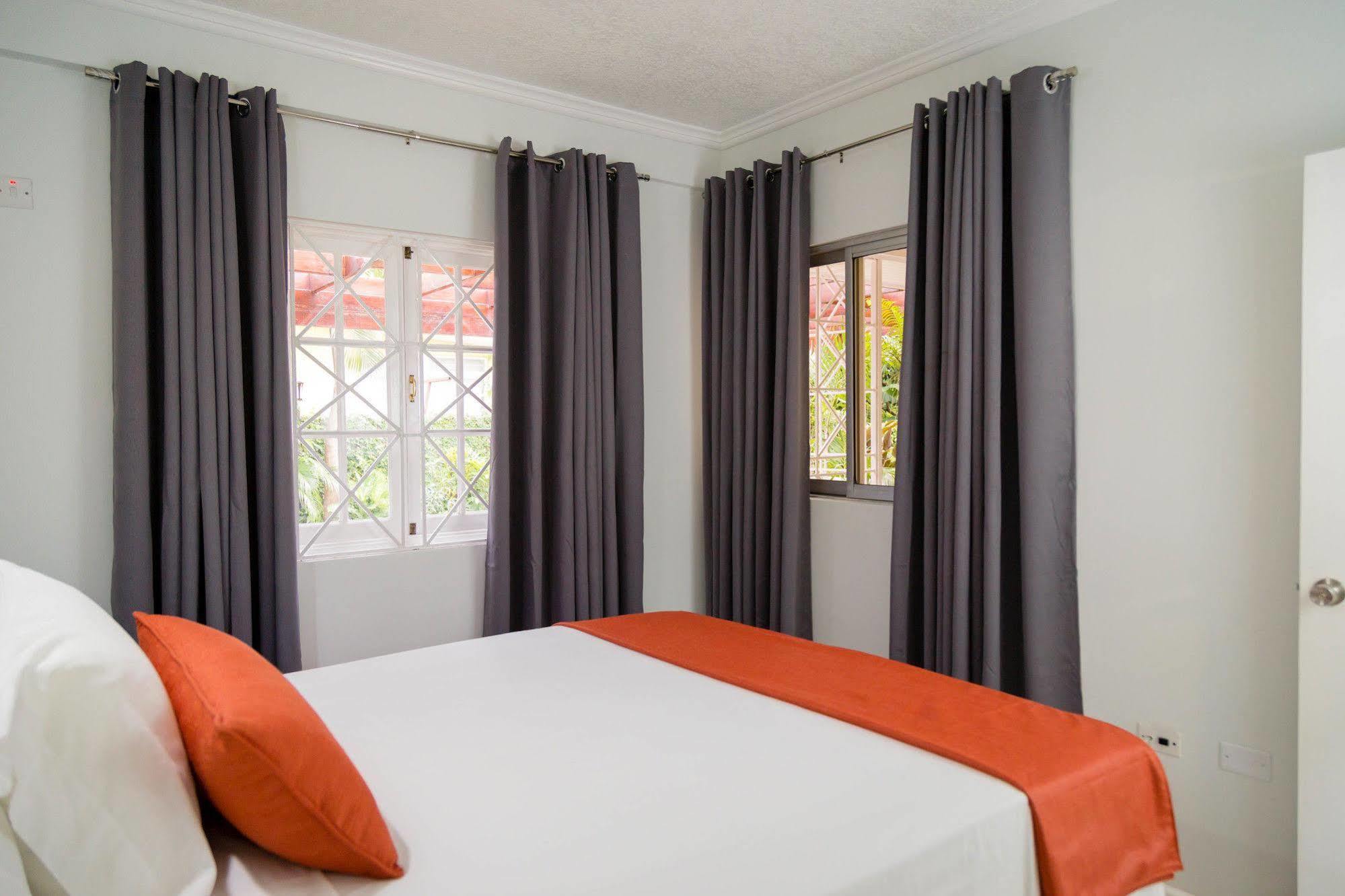 Centrally Located Guest Apartments Kingston Ngoại thất bức ảnh